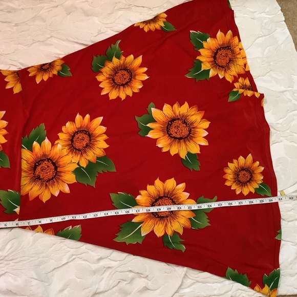 NWT beautiful Red/yellow sunflower short dress - Picture 7 of 9
